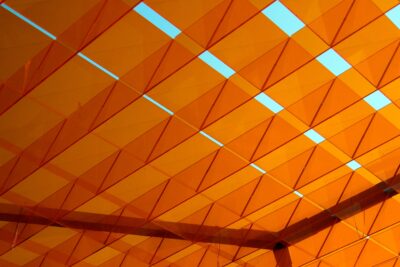 Dach aus farbigem Polycarbonat, Architektur, Diffusor, Licht, transparent